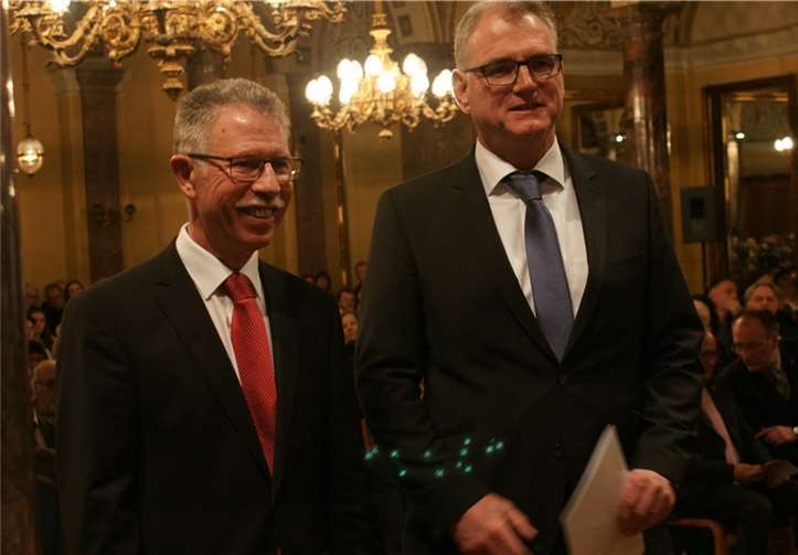 Rainer Lindner (Beauftragte Person der VG Bad Ems) mit VG-Bürgermeister Uwe Bruchhäuser.