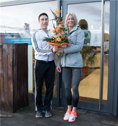 Rainer Lösch gratuliert zu der überragen Erfolgsserie der Bad Neuenahrerin.CEW