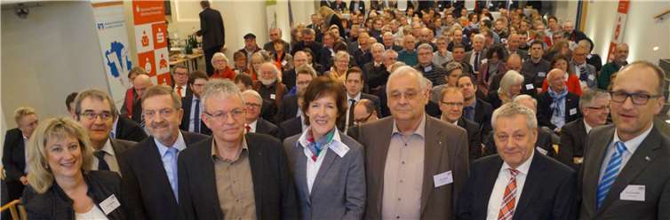Rainer Ningel (4. von links) referierte als Gastredner zum Thema ländlicher Raum im Cochemer Kapuzinerkloster. Arne Houben vom Wirtschaftsforum (3. von links) begrüßte den Hambucher.