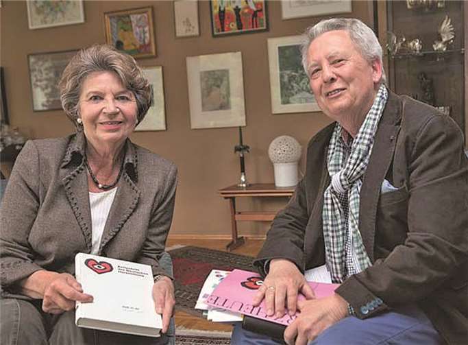 Rainer Walterscheid beim Gedankenaustausch mit Barbara Genscher, Schirmherrin der Deutschen Herzstiftung. Jost