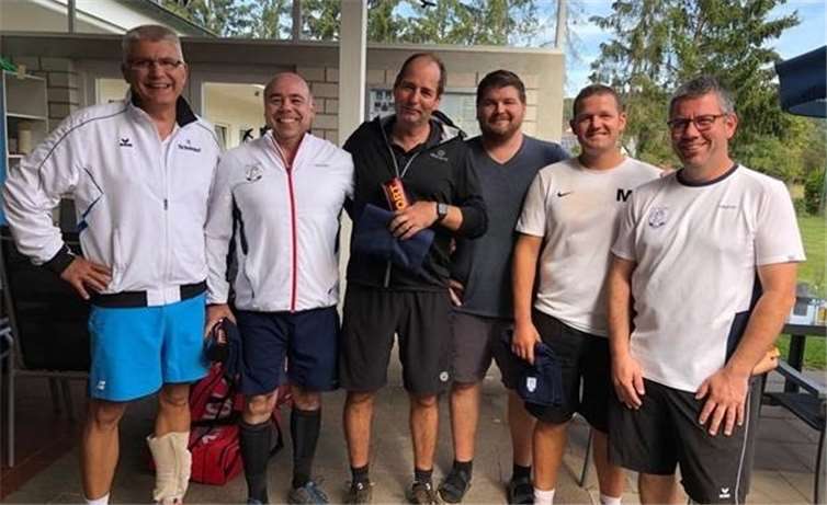 Ralf Barnekow (links) und René Kurth (rechts) ehrten die Herren Finalisten. Fotos: TC Bad Bodendorf