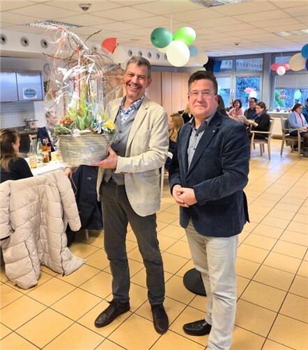 Ralf Dötsch mit Bürgermeister Frank Becker.  Foto: Joscha Wölbert