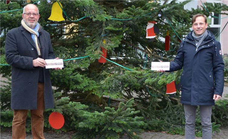 Ralf Eggert (links) für die Tafel Ahrweiler, Björn Ingendahl (rechts), Vorsitzender der Bürgerstiftung Remagen. Foto: privat
