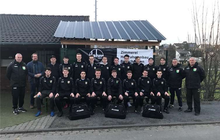 Ralf Henk, Geschäftsführer der Holzbau Dahm GmbH unterstützt den SV Oberzissen.Foto:Privat