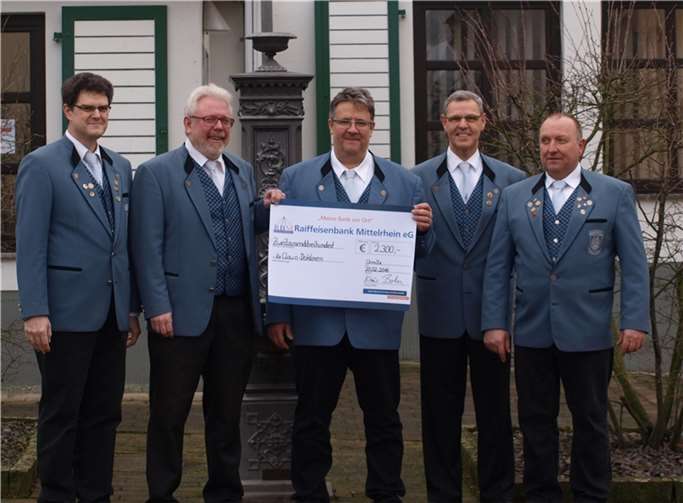 Ralf König, Klaus Both, Stefan Nahrings, Reinhold Reif und Wilfried Weiler haben mit ihren Vereinskameraden vom Musikverein Urmitz/Rhein die stolze Summe von 2300 Euro für die Clown-Doktoren „eingespielt“. ROB