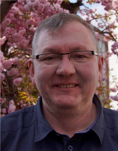 Ralf Körber von der Wählergruppe Fahrenkrug spricht sich gegen die Anschaffung einer neuen Kühlzelle und für die Toilettensanierung aus.Foto: MIH