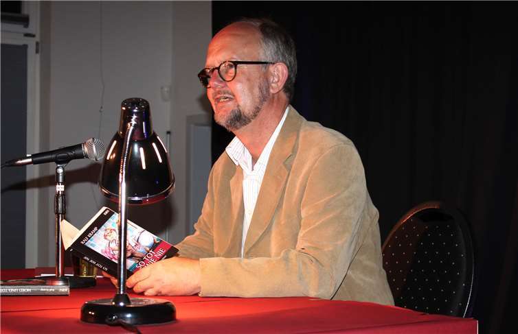 Ralf Kramp zeigte, dass er nicht nur ein guter Autor, sondern auch ein patenter Vorleser ist.