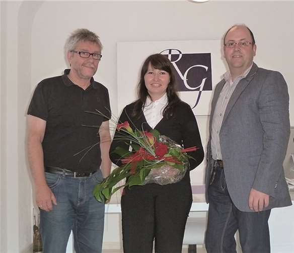 Ralf Kraut und Helmut Steinsiek gratulierten Natalia Reimer Gutsch zum Einzug in das neue Büro. privat