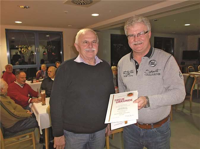 Ralf Schatkowski und Hans Grünewald beim Jahresabschluss im „Ebi-Riedel-Haus“. Privat