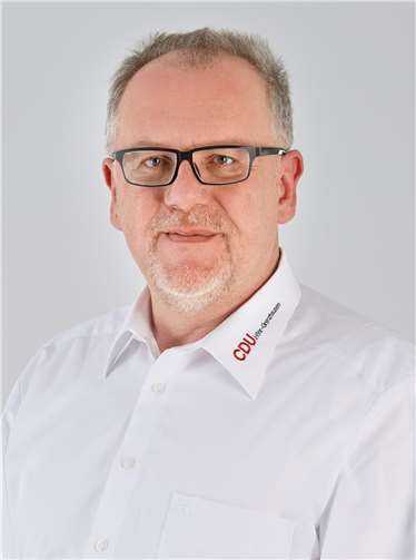 Ralf Schneider (51, Vertriebsleiter / Betriebswirt)