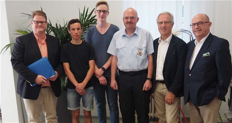Ralf Seekatz, Leon Hohnen, Lars Janßen, Markus Janßen, Josef Dötsch und Michael Kessler (v.l.n.r.) sprachen über Nachwuchsgewinnung bei der Feuerwehr. Stadt Bendorf am Rhein