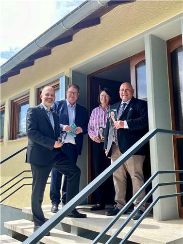 Ralf Seekatz und Marius Jakob mit Leo Biewer. Foto: Achim Wüst
