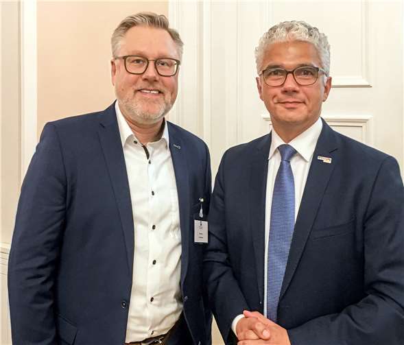 Ralf Urban (li.) im Gespräch mit dem Bonner Oberbürgermeister Ashok Sridharan (re.).Foto: privat