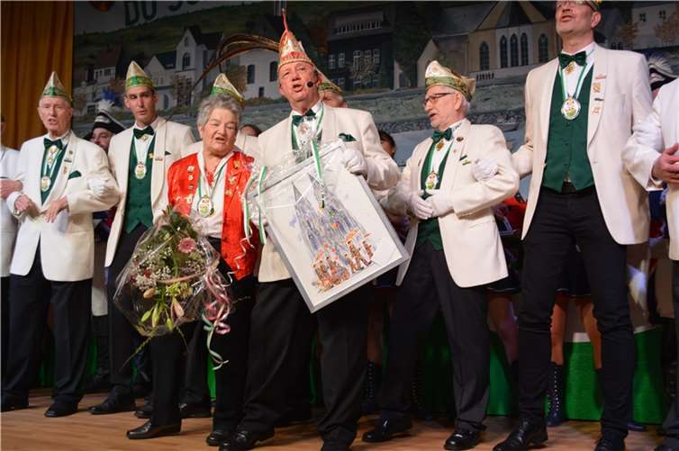 Ralf und Marlene Otto wurden mit Präsenten für ihren unermüdlichen Einsatz bedacht.