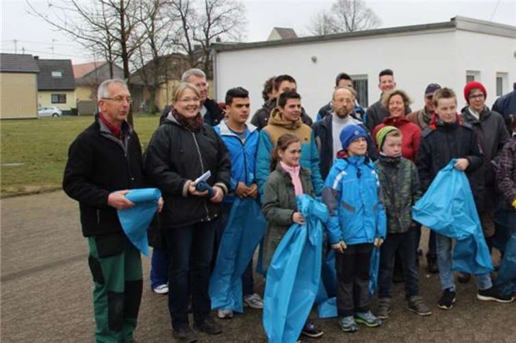 Ramershovener und Peppenhovener sowie ausländische Mitbewohner halfen kräftig mit. privat