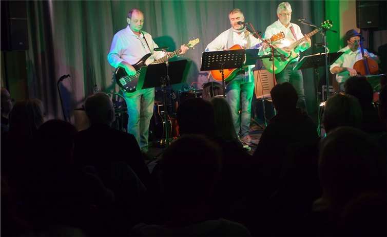 „Random and Friends“ wussten das Puderbacher Publikum zu begeistern.WT