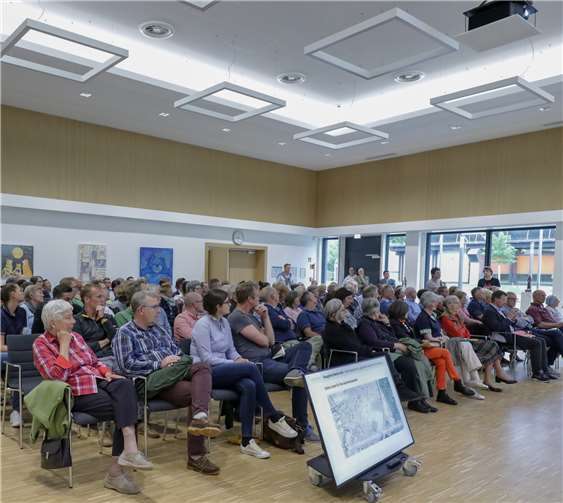 Randvoll war der Ratssaal beim Bürgerdialog.