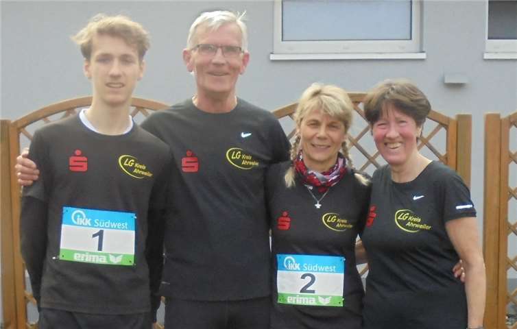 Raphael Jüris, Hans Meyer, Swantje Kolberg und Elisabeth Meyer.Foto: privat