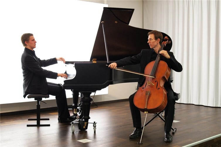 Raphael Klepsch und Frederik Jäckel bringen mit Klavier und Cello die Welt der Filmmusik ins Stadthaus Selters