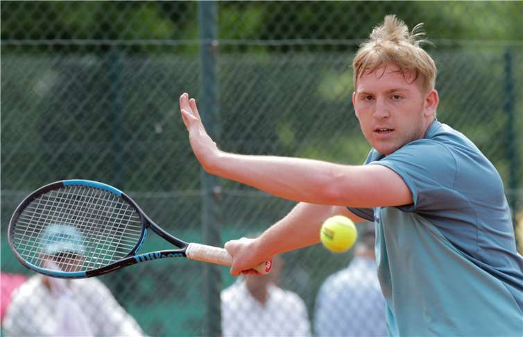 Raphael Weiler gewann bei den 69. Freiplatz-Meisterschaften des Tennisverbandes Rheinland (TVR) seinen ersten Herren-Titel.