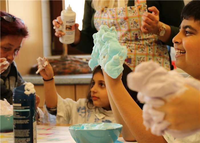 Rasierschaum sollte den Slime „fluffy“ machen. Kinderhort „Zweite Heimat“
