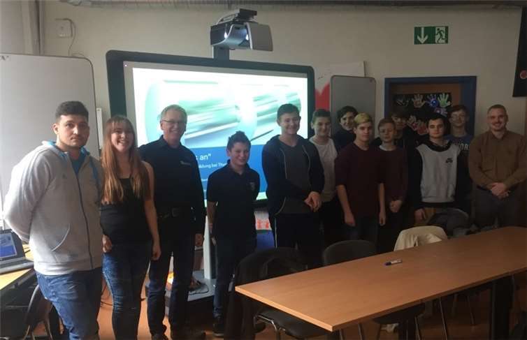 Rasselstein begeisterte die Schülerinnen und Schüler in einem spannenden Vortrag.  Privat