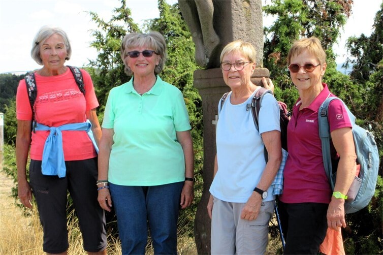 Rast am Kreuzweg und Wacholderhügel am Kalvarienberg.