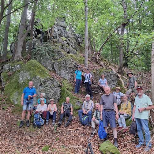 Rast an der Teufelsburg. Foto: Eifelverein Remagen / Klaus Arndt