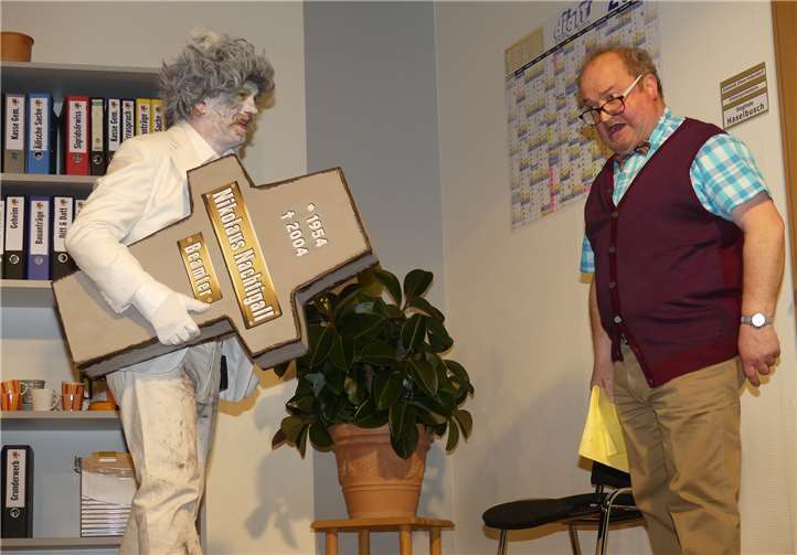 Rathausgeist Nikolaus Nachtigall hat seinem Nachfolger Theobald Müller einen tüchtigen Schrecken eingejagt.