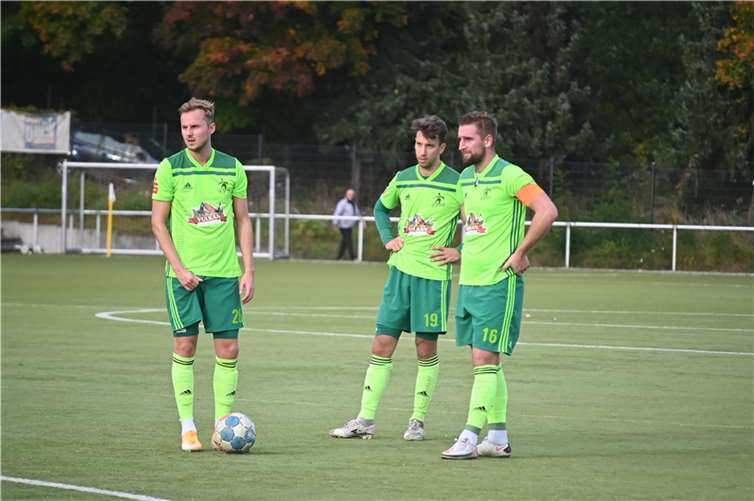 Ratlosigkeit pur bei den Spielern der SG Eintracht Mendig/Bell.Foto: SK