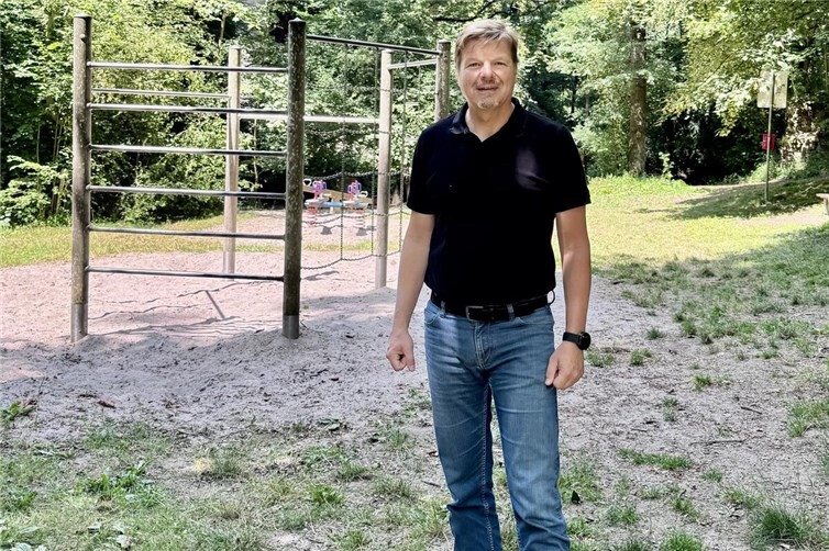 Ratsmitglied Kretschmer am kühlen Ort Bienhorntal