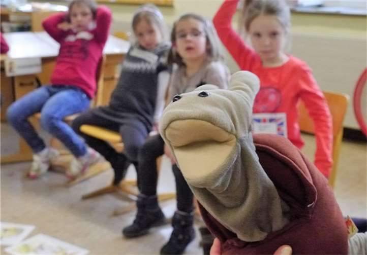 Raus aus dem Schneckenhaus und mutig „Stopp!“ sagen – das ist ein wichtiger Punkt auf dem Weg, Ärger aus dem Weg zu gehen. Kinder der Kitas und der Goethe-Schule Höhr-Grenzhausen lernen zurzeit gemeinsam, Konflikte gewaltfrei zu lösen, Grenzen aufzuzeigen und zu respektieren. privat