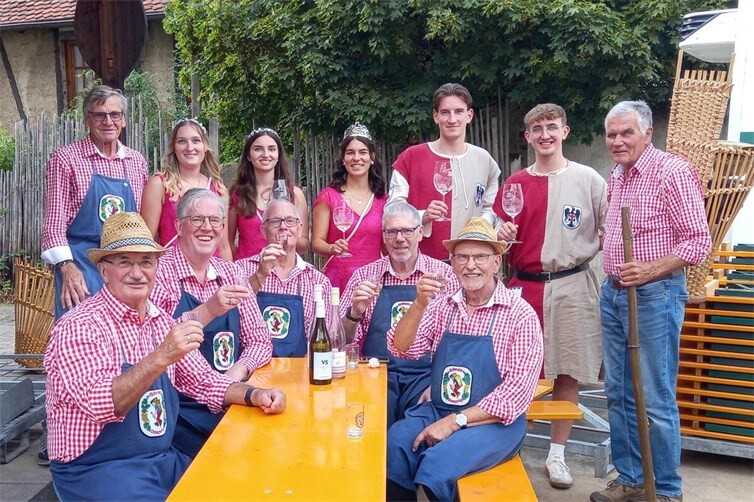 Razejunge mit Weinmajestäten und Koberner Burggrafen
