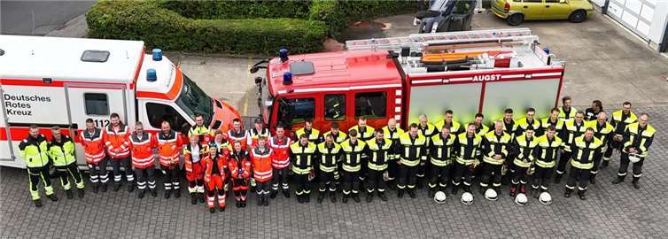 Feuerwehr und DRK trainieren Rettung bei Verkehrsunfällen Realitätsnahe Unfallszenarien fördern Einsatzroutine. Fotos: Max Stein