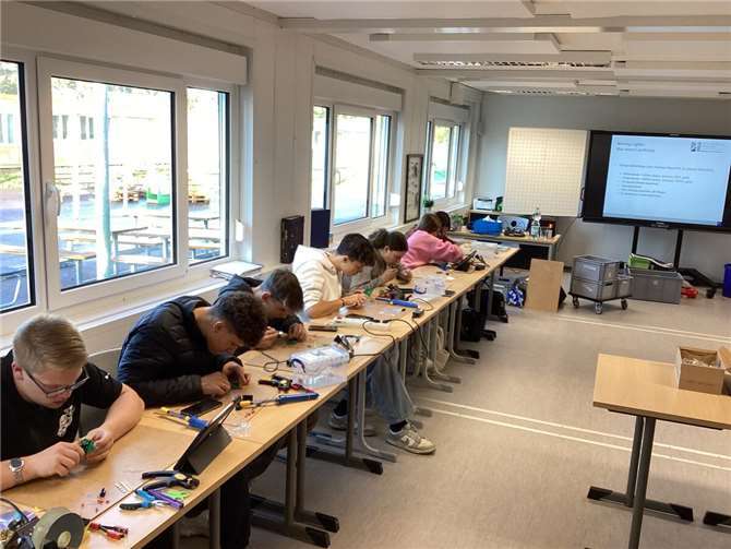 Realschule plus Altenahr setzt auf Förderung naturwissenschaftlich-technischer Kompetenzen.  Foto: Ramona Pütz
