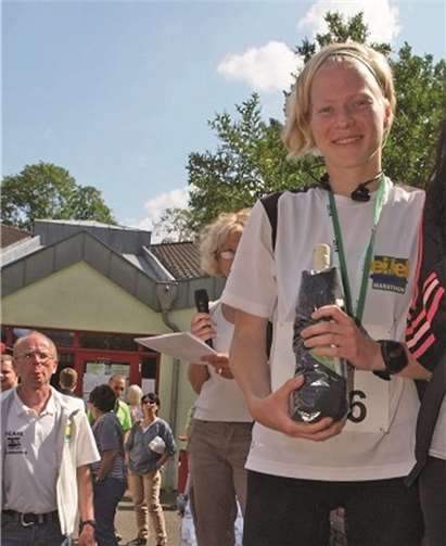 Rebecca Lenger zufrieden bei der Siegerehrung.privat