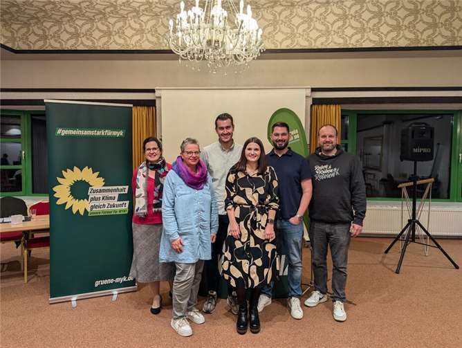 Rebecca Stallbaumer (Myk), Jutta Niel (Rhein Lahn), Julian Joswig (Erweiterter Landesvorstand), Kim Theisen (Kandidatin), Christopher Bündgen (Koblenz), Maik Krüger (MYK). Foto: Janina Luipers