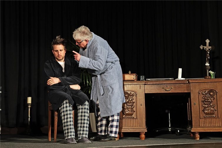 Spiegeltheater Adenau feierte Comeback mit Komödie „Kardinalfehler“