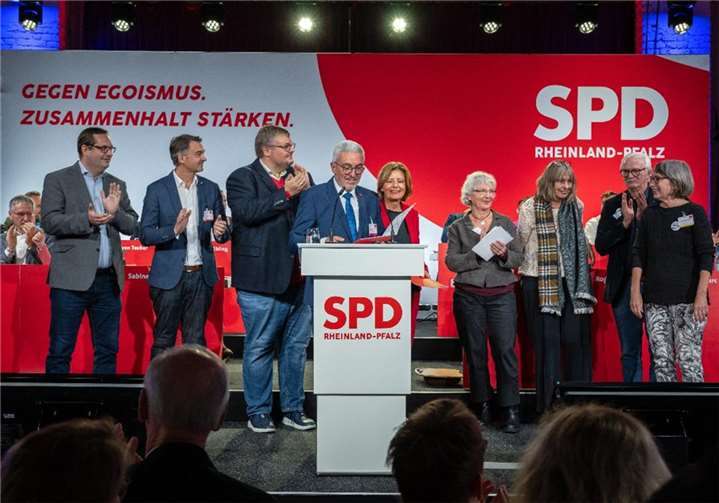 Rechter Bildteil: Roger Lewentz, Malu Dreyer, Bündnis Remagen: Karin Keelan, Christel Schurwanz,Udo Klein. Foto: privat