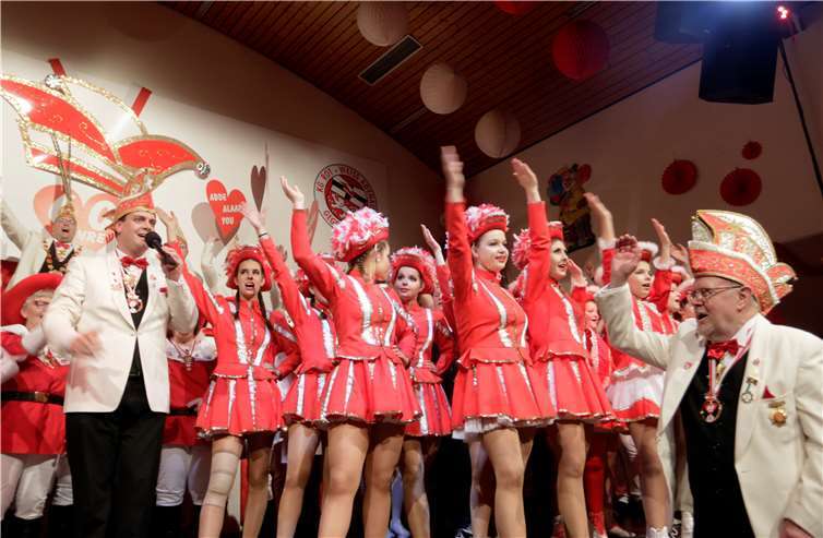 Rechts ist mit Karl Heinz Korden noch ein Gründungsmitglied der 60 Jahre alten KG dabei