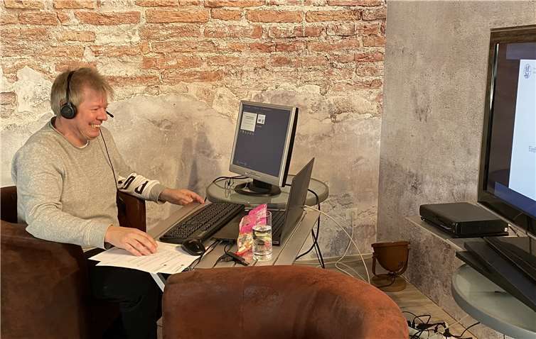 Rechtsanwalt David Schnöger informierte über die rechtlichen Rahmenbedingungen. Foto: SKFM