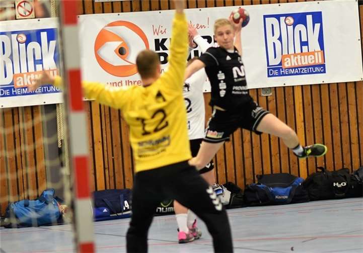 Rechtsaußen Martin Langen zeigte bei seinem ersten Einsatz nach seinem Praktikum eine ansprechende Leistung.Bernd Hunder