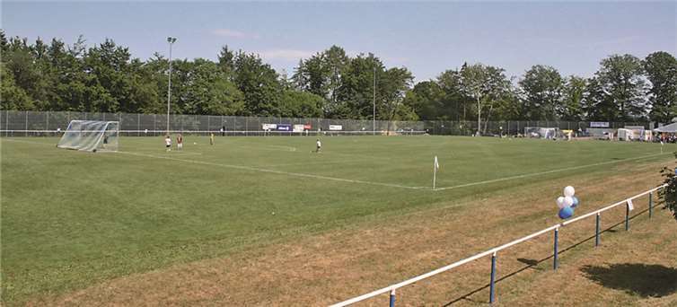 Rechtzeitig zum 95-jährigen Bestehen des SC Kempenich wurde das Naturrasenspielfeld des Rudi-Klein-Stadions fertiggestellt.