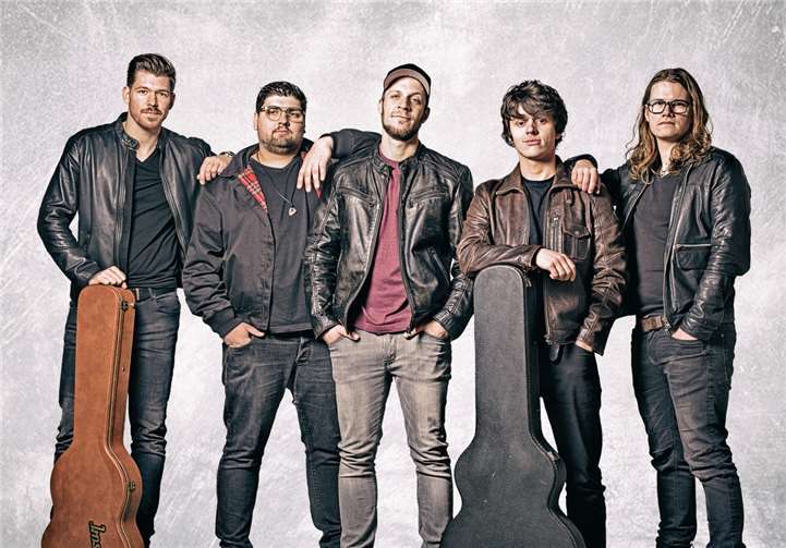 Red County Jail sind: Christian Antwerpen (Schlagzeug), Lukas Bierbrauer (Bass), Jan Kröll (Gesang), Alex Mergenthal (Gitarre) und Sebastian Feige (Gitarre).Red County Jail