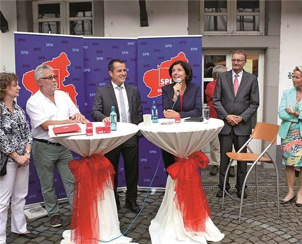 „Reden Sie mit, wenn es darum geht, unser Land für die Zukunft gut aufzustellen“, forderte sie die Zuhörer auf.