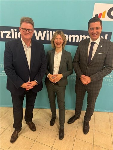 Redner auf dem Parteitag (v.l.n.r.): Ralf Seekatz MdEP,Jenny Groß MdL,Janick Pape.  Foto: CDU