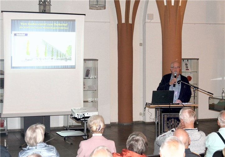 Referent Bernd Schrupp erntete viel Applaus am Ende seines informativen Vortrags.Foto: Stefan Baumgarten