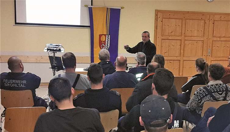 Referent Schornsteinfegermeister Michael Arndt vermittelte viel Fachwissen. privat