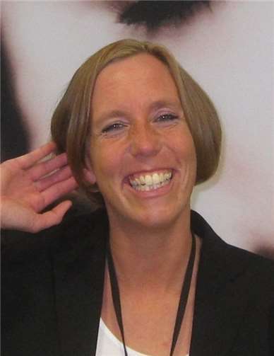 Referentin Annika Vahrenkamp, Fa. Widex. BECKER Hörakustik