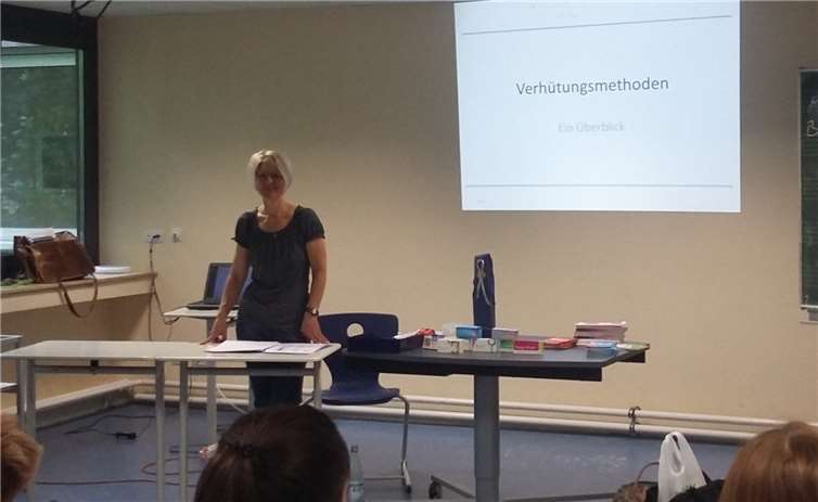 Referentin Brigitte Rau informierte zum Thema Verhütung. privat